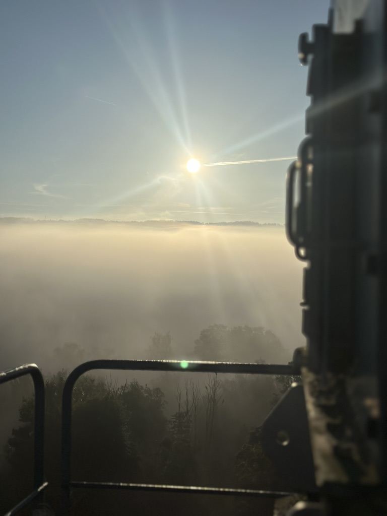 Sonnenaufgang über dem Nebelmeer, von der Anlage aus