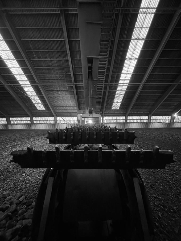 Industriehalle mit Krananlage